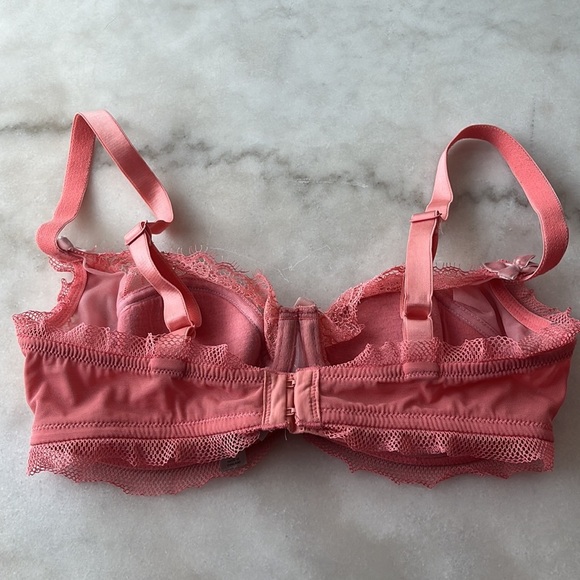 Victoria's Secret hot Pink blush Push Up Bra Gold Accents 32D Bundle of two Bras - Picture 6 of 13